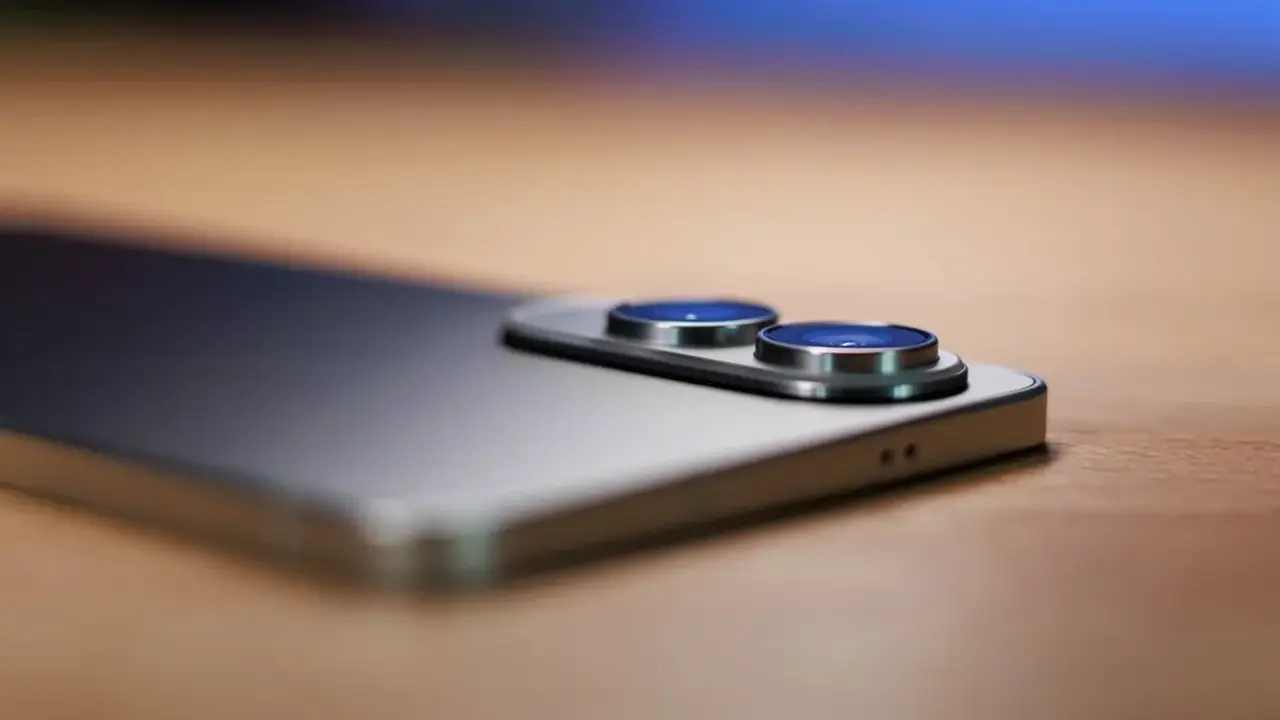 سامسونج تكشف بشكل مفاجئ عن مستقبل هاتفي Galaxy S26 Edge وGalaxy Z TriFold 2